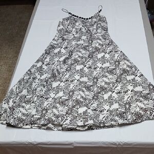 Ann Taylor Loft Black & White Floral Spaghetti Strap Dress w/ Bead Detail Size 0